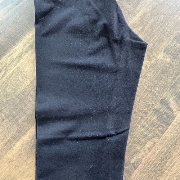 Willow & Clay Black Leggings Sleek Form-Fitting Design - Picture 6 of 8